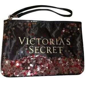 🆕Victoria’s Secret sequin clutch